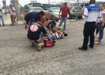 Motociclista resulta herido al chocar