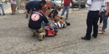 Motociclista resulta herido al chocar