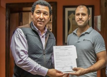 Entrega alcalde Mario López licencia para apertura de microempresa en Matamoros