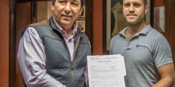 Entrega alcalde Mario López licencia para apertura de microempresa en Matamoros