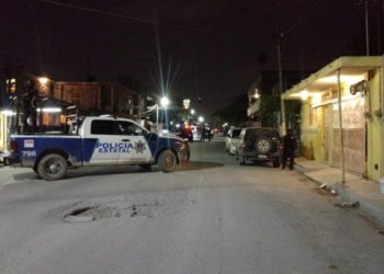 Aseguran camioneta tras persecución tripulantes se dan a la fuga