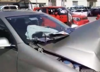 Choca vehículo contra patrulla de la Policía Estatal en el 16 Juárez.