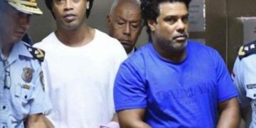 Ronaldinho sigue con problemas de prisión