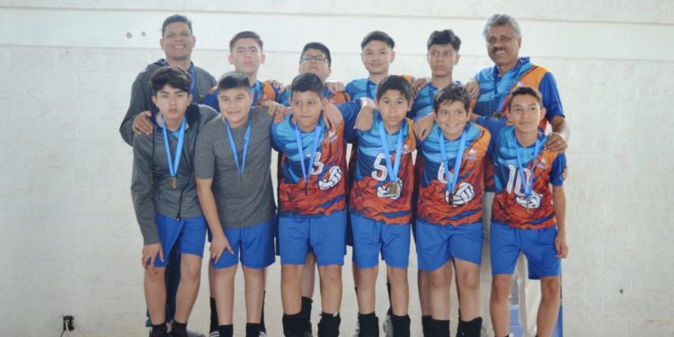 Comparten honores en voleibol