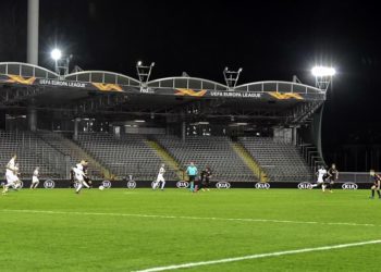 Golea “ManU” en Austria a puerta cerrada