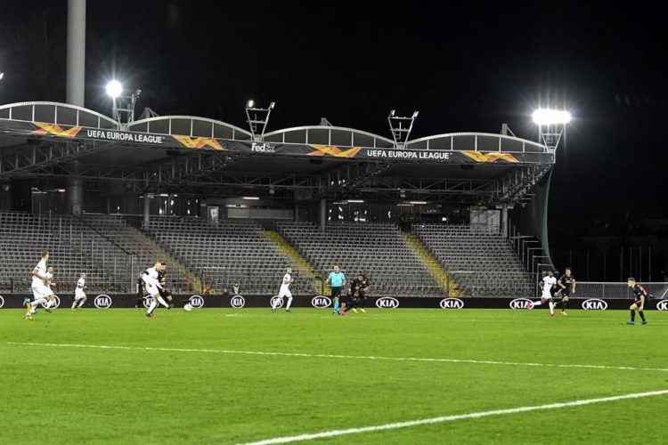 Golea “ManU” en Austria a puerta cerrada