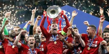 Postergan finales de Champions y Europa