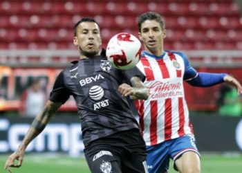 Chivas y Rayados repartieron unidades