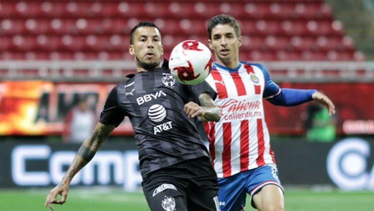 Chivas y Rayados repartieron unidades