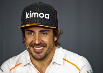 Fernando Alonso se suma y dona equipo de protección para la lucha contra el COVID-19