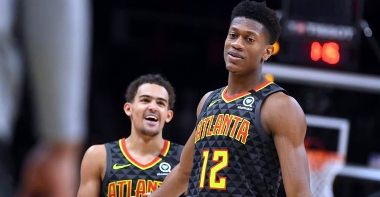 Gana Hawks maratónico duelo