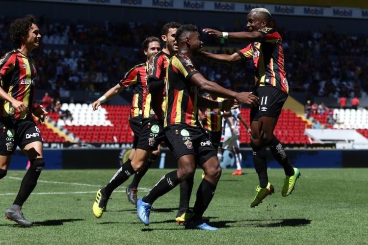 Muestra Leones Negros contundencia sobre Cimarrones