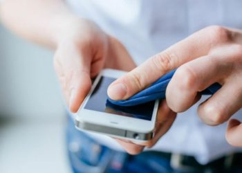 ¿Cómo limpiar y desinfectar tu teléfono? 📱