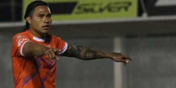 Arropa afición victorense al “Gullit” Peña