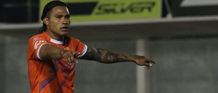 Arropa afición victorense al “Gullit” Peña