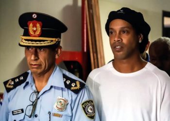 Dinho sigue en la presión