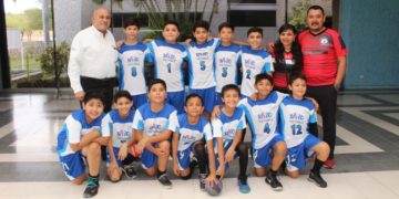 Dotan de uniformes a  deportistas victorenses