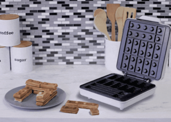 Crean wafflera con diseños de Lego