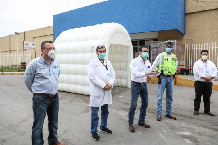 Entrega Enrique Rivas túnel sanitizante al Hospital General