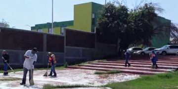 Desinfecta Municipio IMSS y plaza Morelos en N. Laredo