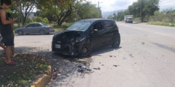 Considerables daños deja aparatoso choque