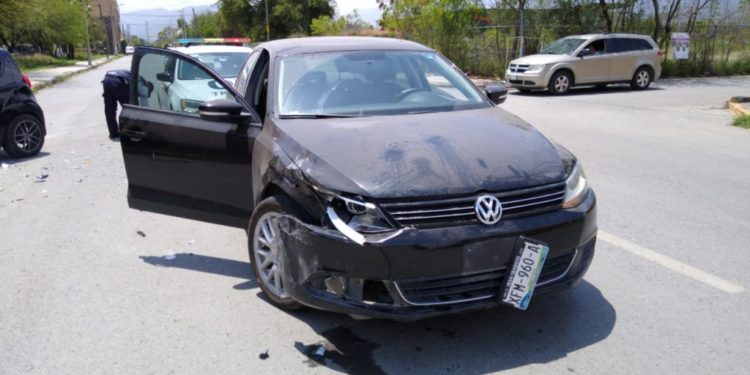 Considerables daños deja aparatoso choque