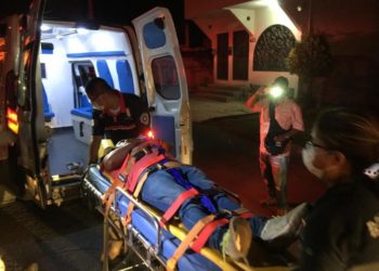 Se lesionan empleados en aparatoso choque