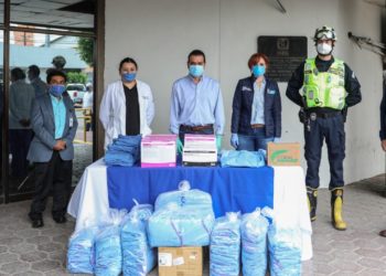 Ayuda Rivas al IMSS y  encabeza desinfección