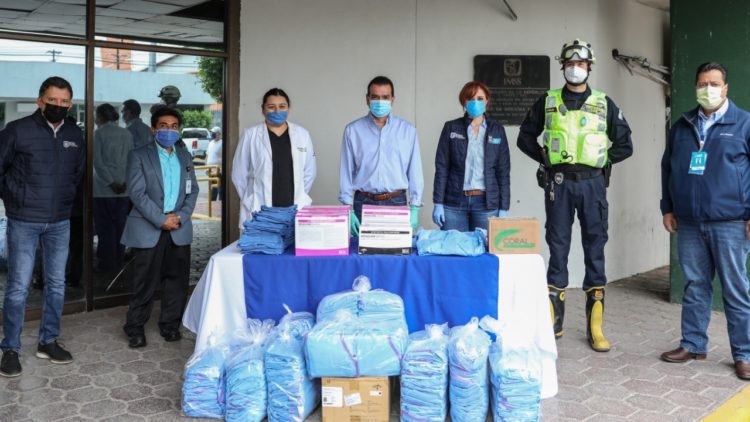 Ayuda Rivas al IMSS y encabeza desinfección