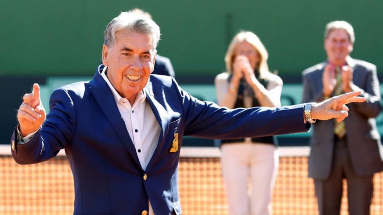 Premian a Manolo Santana con el mayor galardón del tenis mundial