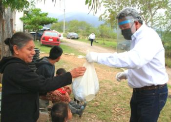 Entregan apoyos alimentarios en colonias de Cd. Victoria