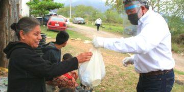 Entregan apoyos alimentarios en colonias de Cd. Victoria