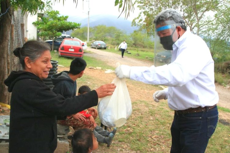 Entregan apoyos alimentarios en colonias de Cd. Victoria