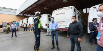Llevan sanitización a centrales de camiones en Nuevo Laredo