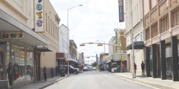 Inicia en Texas apertura gradual de negocios