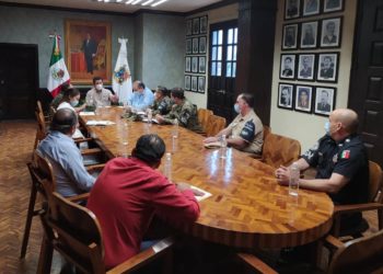 Acuerdan alcalde Mario López y autoridades militares redoblar esfuerzos en la batalla contra el COVID-19