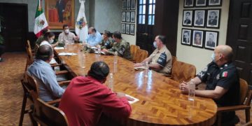 Acuerdan alcalde Mario López y autoridades militares redoblar esfuerzos en la batalla contra el COVID-19