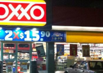 Asaltan dos tiendas Oxxo este domingo