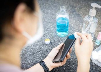 Desinfectar celulares  previene el Covid-19