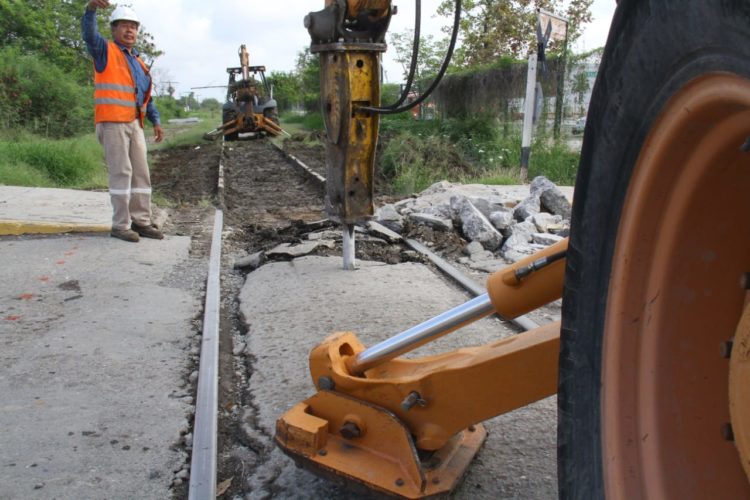 Rehabilitan cruceros de vía en el norte de Cd. Victoria