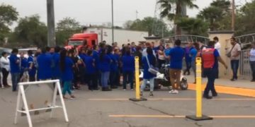 Trabajadores de empresas maquiladoras se manifiestan en Victoria por miedo al Covid-19