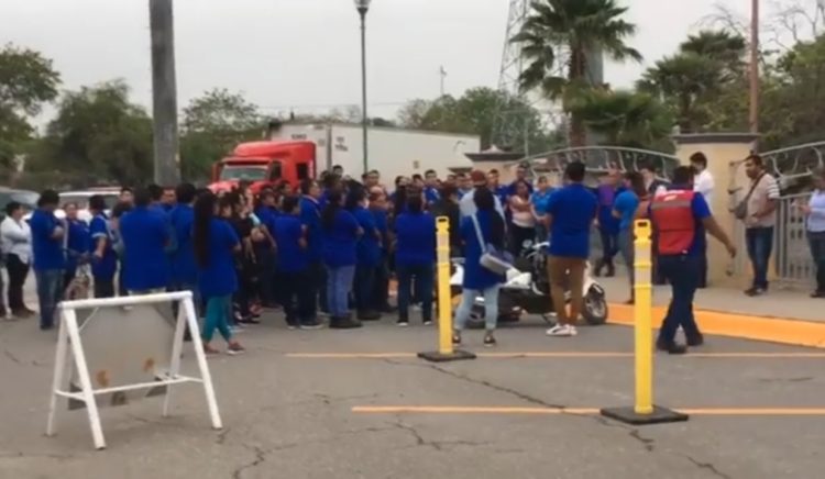 Trabajadores de empresas maquiladoras se manifiestan en Victoria por miedo al Covid-19