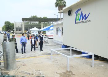Supervisa Gobernador avance de la construcción de Hospital Móvil en Matamoros