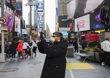 Nueva York pide  cubrirse el rostro por coronavirus