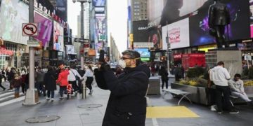 Nueva York pide  cubrirse el rostro por coronavirus