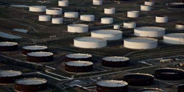 Se “desfonda” barril de petróleo, está en su precio más bajo de la historia