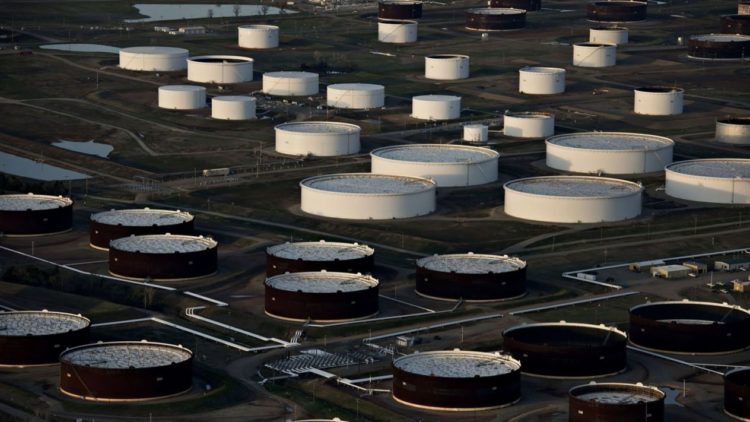 Se “desfonda” barril de petróleo, está en su precio más bajo de la historia