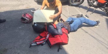 Motociclista herido al chocar contra camioneta