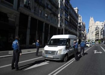 España extiende cuarentena COVID-19 al 25 de abril