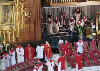 Celebran Domingo de Ramos a puerta cerrada en Basílica de CDM